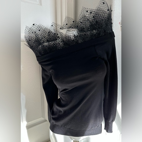 Auth Versace Unique Knitted Open Mesh Shoulders Black Top, Size S, Italy. - Picture 7 of 11